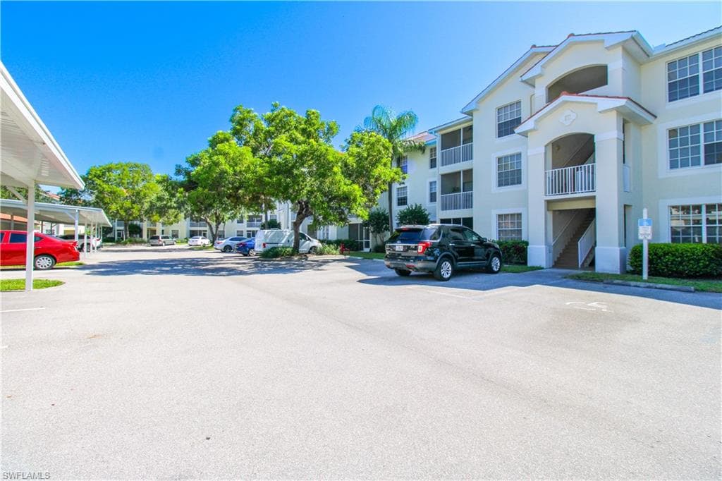 4630 Saint Croix LN # 827, NAPLES FL 34109-3