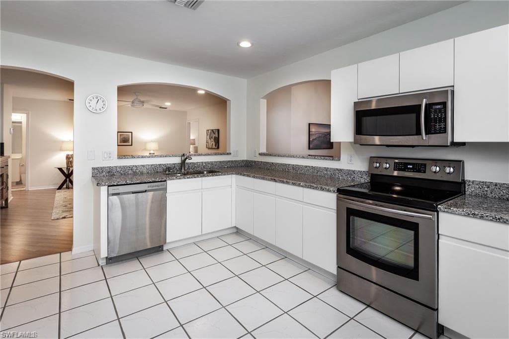 100 Diamond CIR # 108, NAPLES FL 34110-11