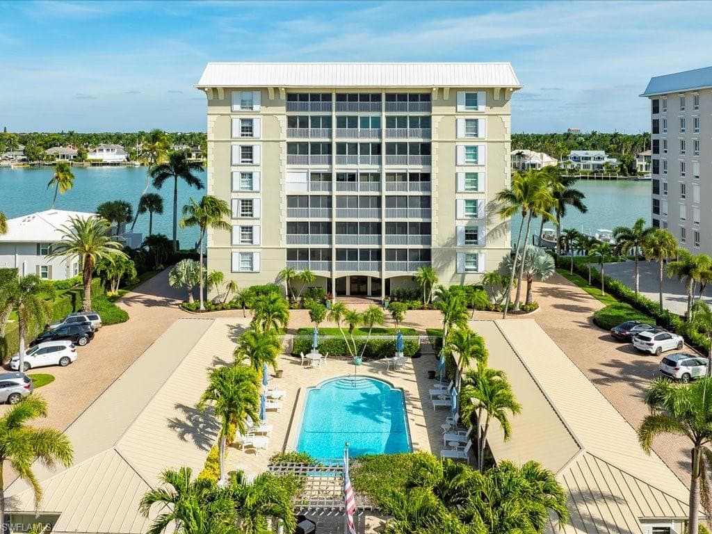 2750 Gulf Shore BLVD N # 602, NAPLES FL 34103-41