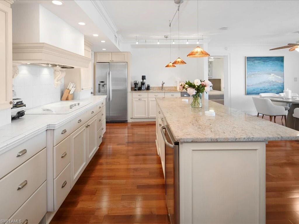 2750 Gulf Shore BLVD N # 602, NAPLES FL 34103-12