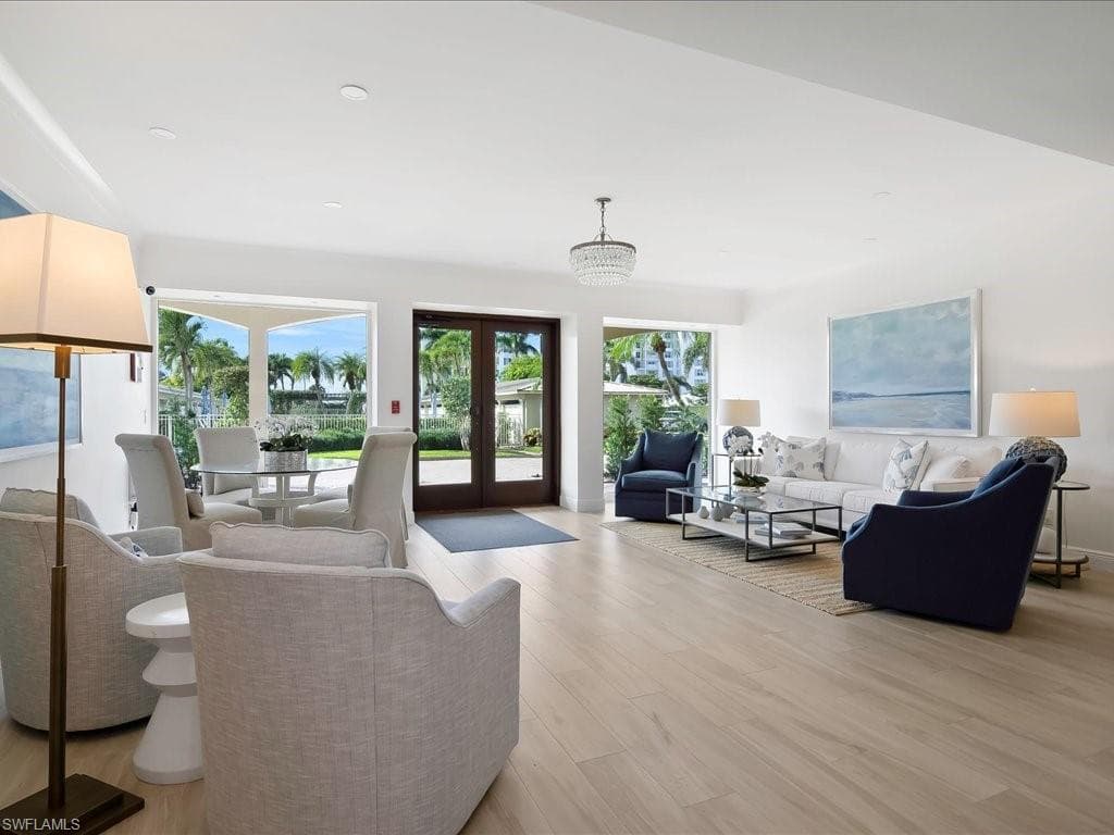 2750 Gulf Shore BLVD N # 602, NAPLES FL 34103-46