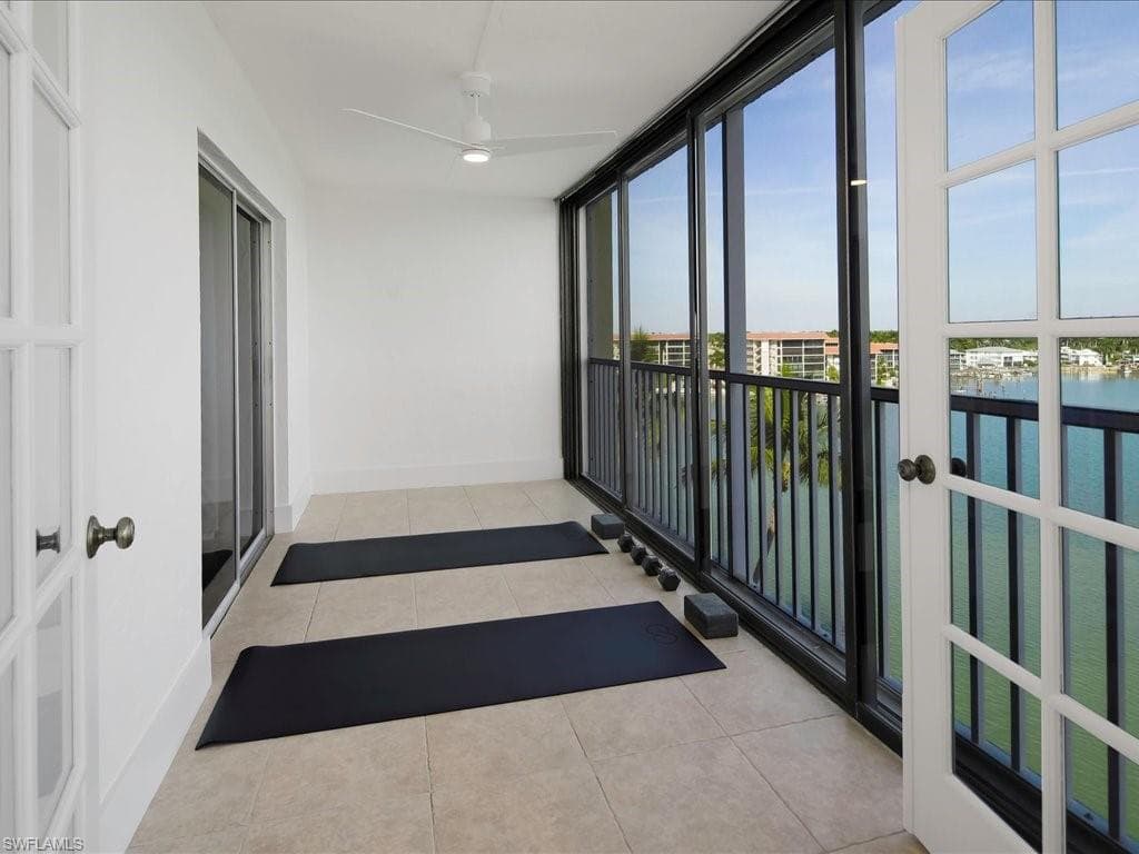 2750 Gulf Shore BLVD N # 602, NAPLES FL 34103-29