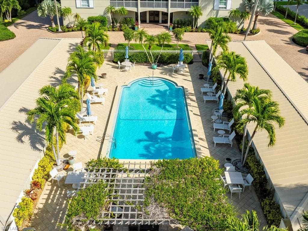 2750 Gulf Shore BLVD N # 602, NAPLES FL 34103-37