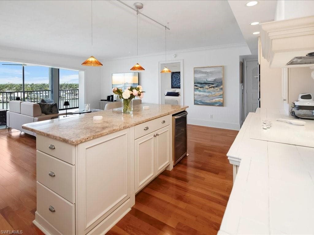 2750 Gulf Shore BLVD N # 602, NAPLES FL 34103-13