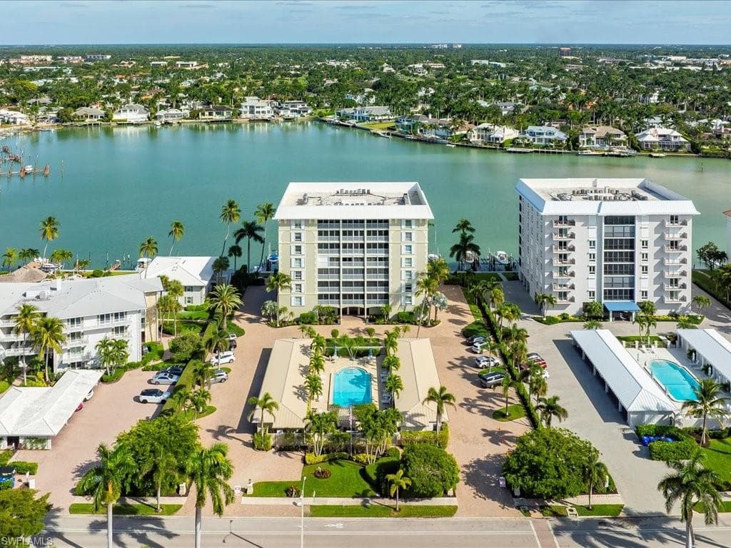2750 Gulf Shore BLVD N # 602, NAPLES FL 34103-40