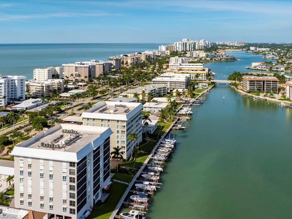 2750 Gulf Shore BLVD N # 602, NAPLES FL 34103-44