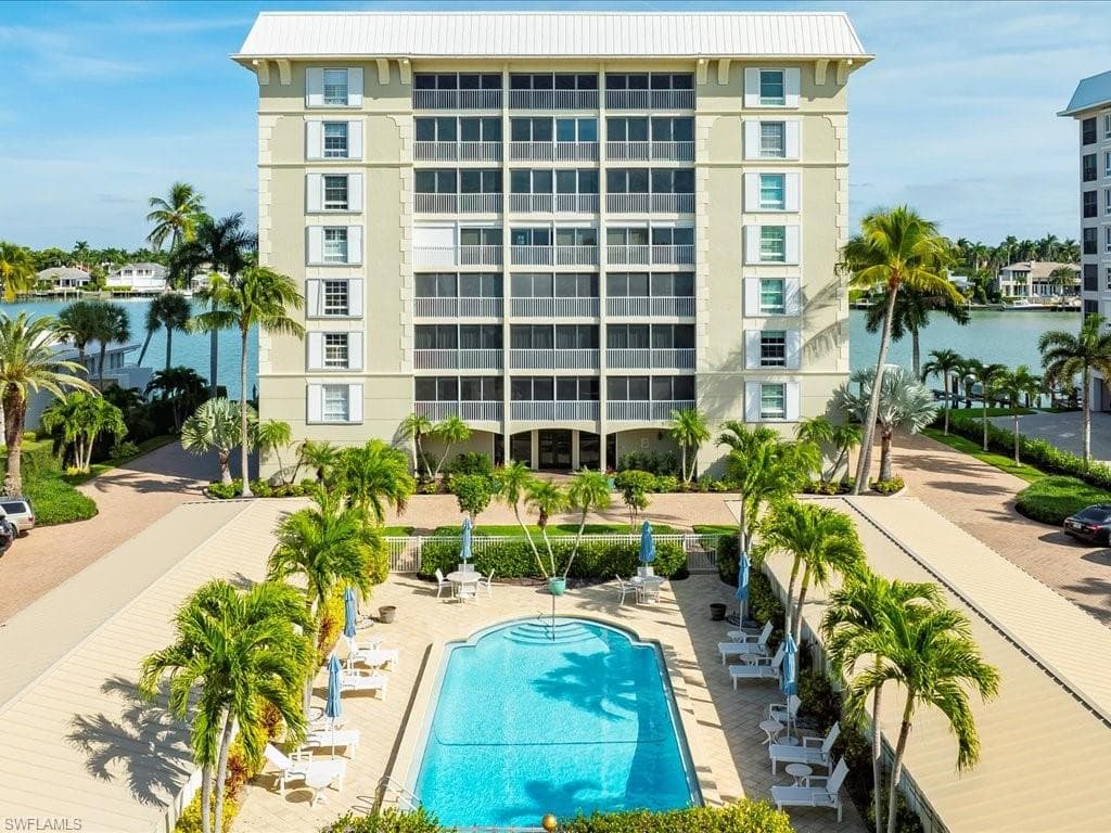 2750 Gulf Shore BLVD N # 602, NAPLES FL 34103-36
