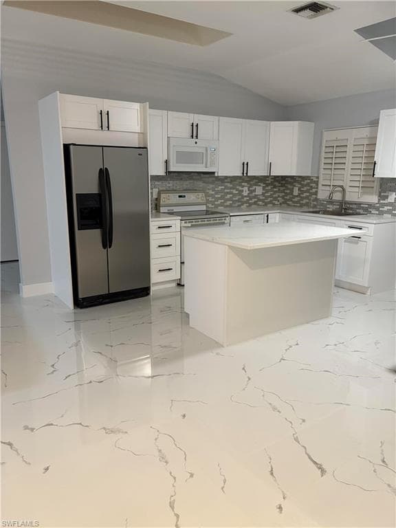 1025 Moon Lake DR, NAPLES FL 34104-6