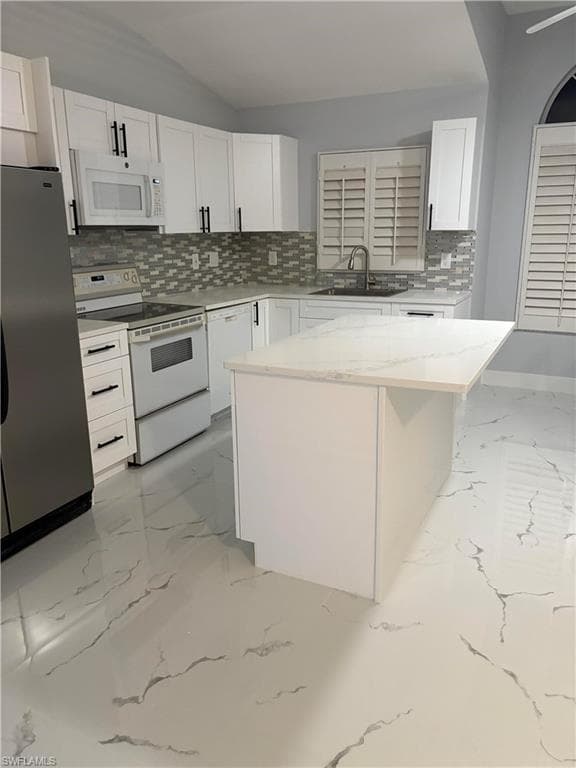 1025 Moon Lake DR, NAPLES FL 34104-7