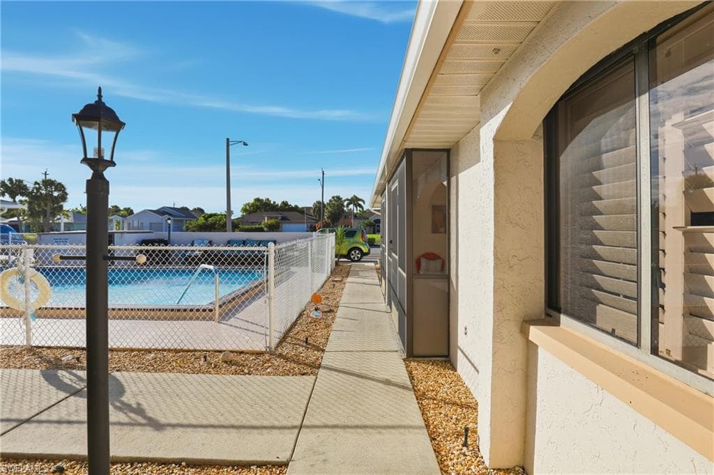 1113 Cape Coral PKWY W # 102, CAPE CORAL FL 33914-29