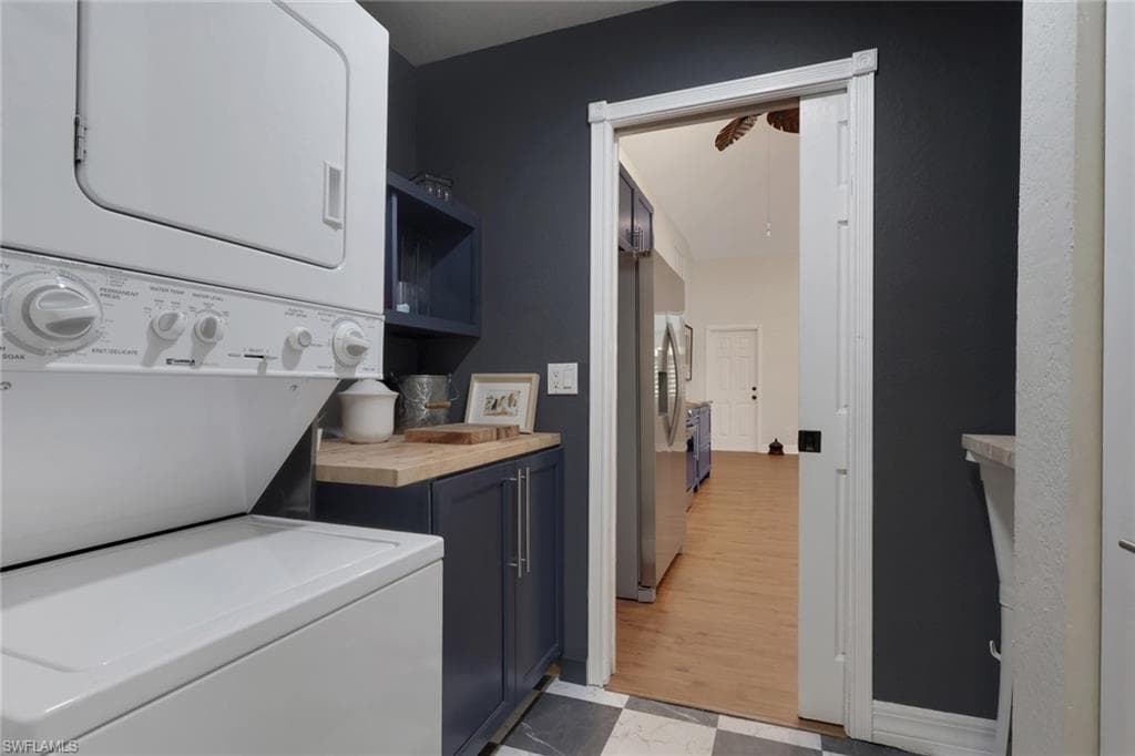 1377 Coconut DR, FORT MYERS FL 33901-26