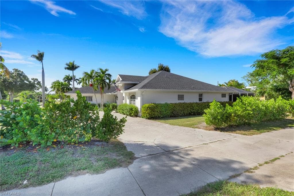 1377 Coconut DR, FORT MYERS FL 33901-2