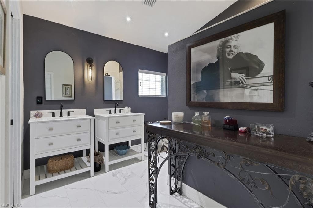 1377 Coconut DR, FORT MYERS FL 33901-18