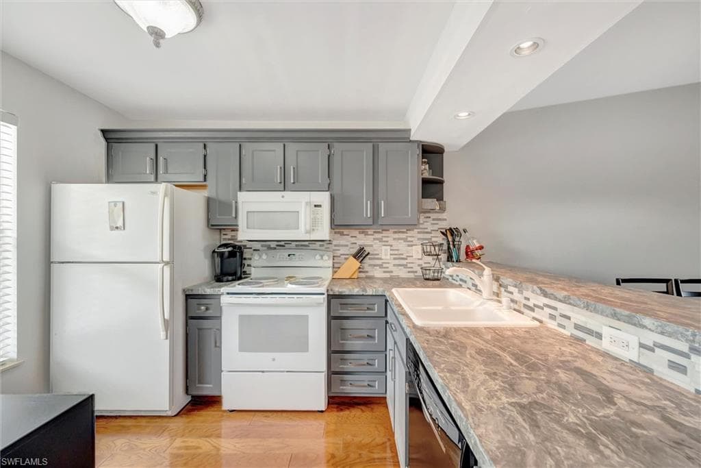 1315 Mainsail DR # 1112, NAPLES FL 34114-16