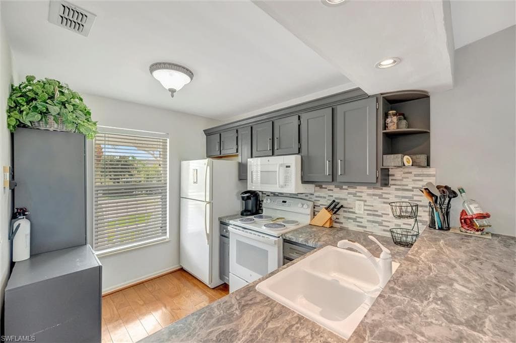 1315 Mainsail DR # 1112, NAPLES FL 34114-15