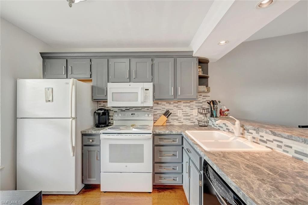 1315 Mainsail DR # 1112, NAPLES FL 34114-17