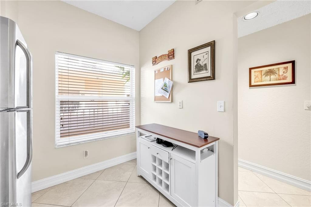 1044 Woodshire LN # B211, NAPLES FL 34105-15