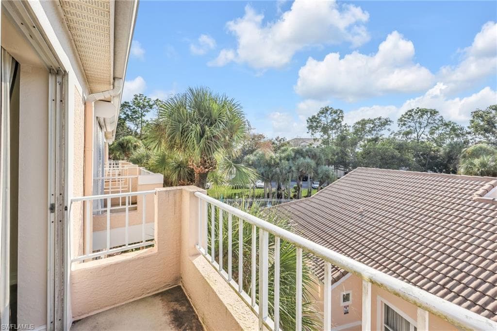 1044 Woodshire LN # B211, NAPLES FL 34105-23