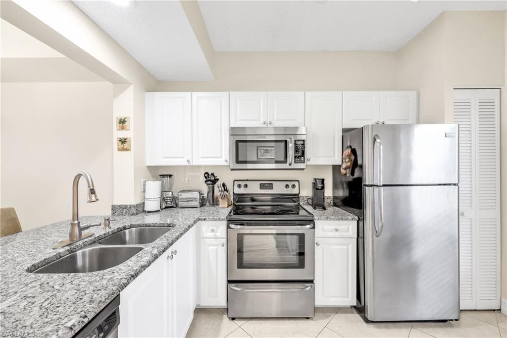 1044 Woodshire LN # B211, NAPLES FL 34105-14