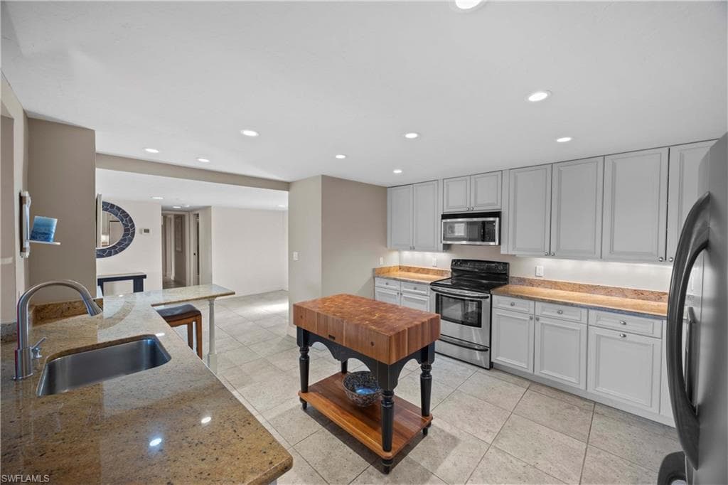15 Bluebill AVE # 103s, NAPLES FL 34108-5