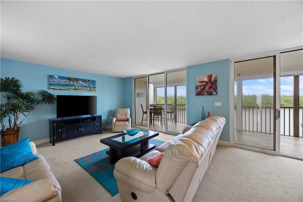15 Bluebill AVE # 103s, NAPLES FL 34108-15