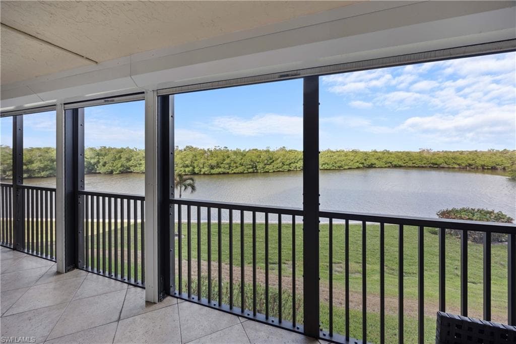 15 Bluebill AVE # 103s, NAPLES FL 34108-2
