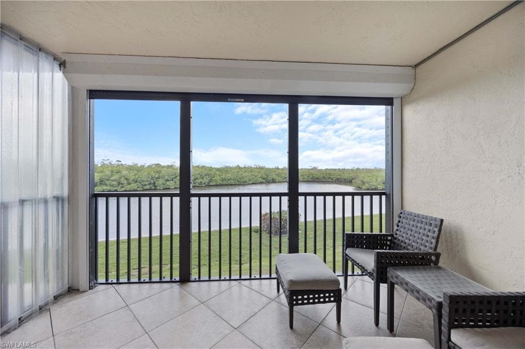 15 Bluebill AVE # 103s, NAPLES FL 34108-19