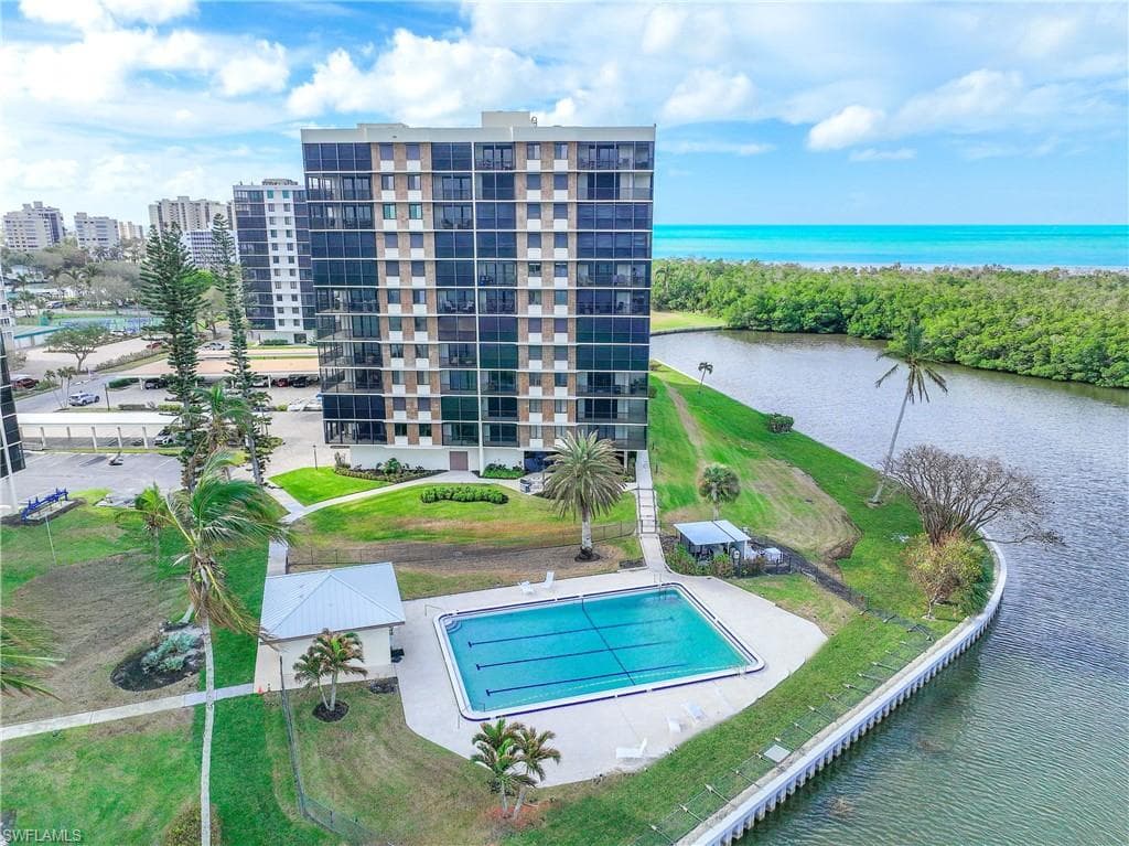 15 Bluebill AVE # 103s, NAPLES FL 34108-29