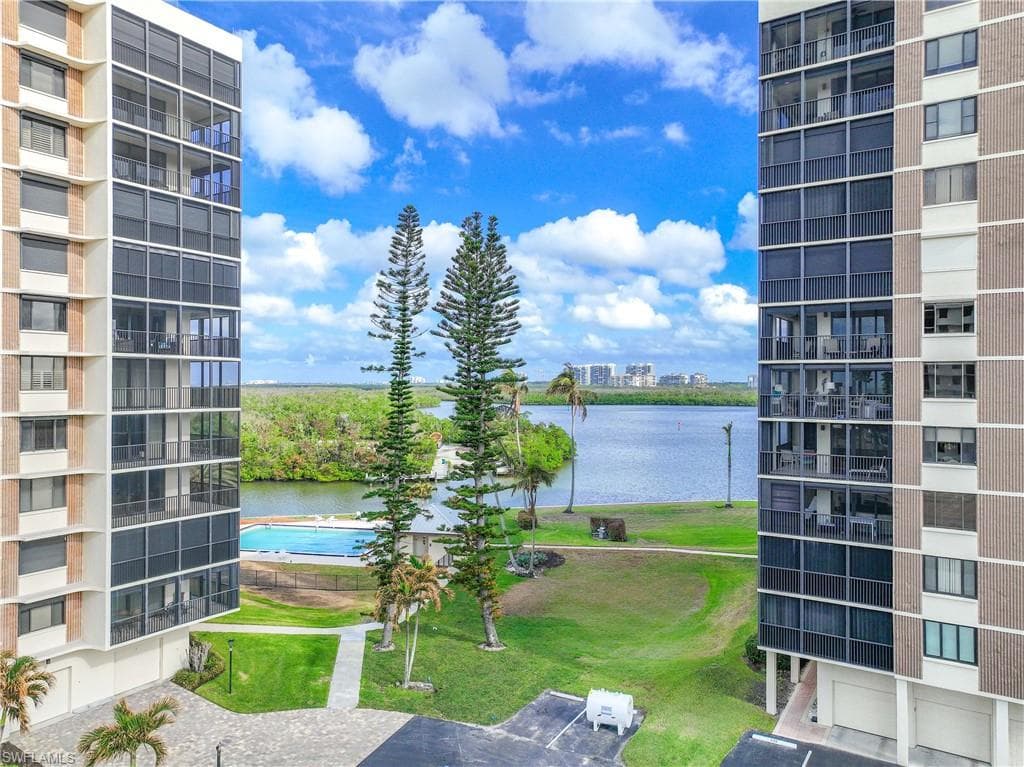 15 Bluebill AVE # 103s, NAPLES FL 34108-43