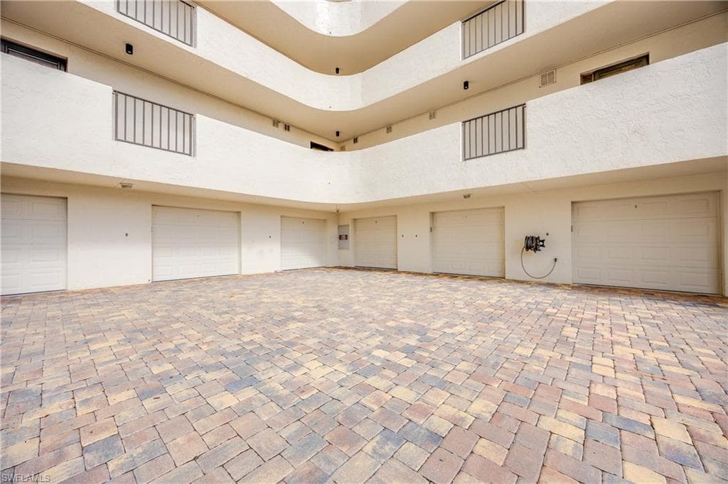 15 Bluebill AVE # 103s, NAPLES FL 34108-28