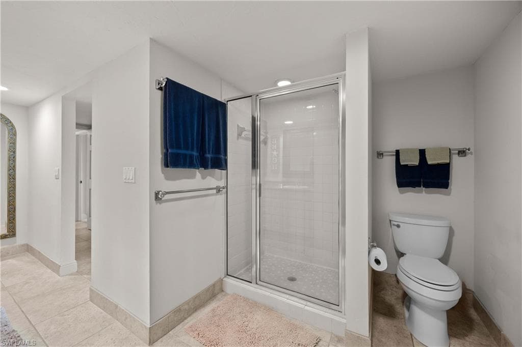15 Bluebill AVE # 103s, NAPLES FL 34108-24