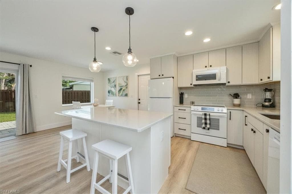 3560 Corana WAY, NAPLES FL 34105-5