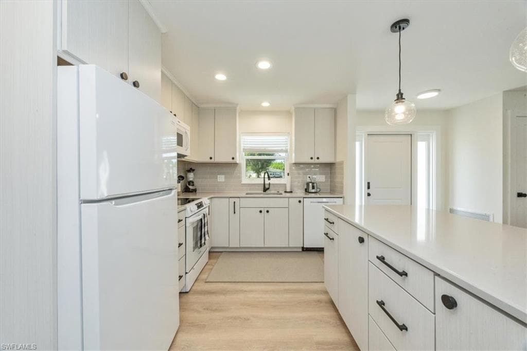 3560 Corana WAY, NAPLES FL 34105-6