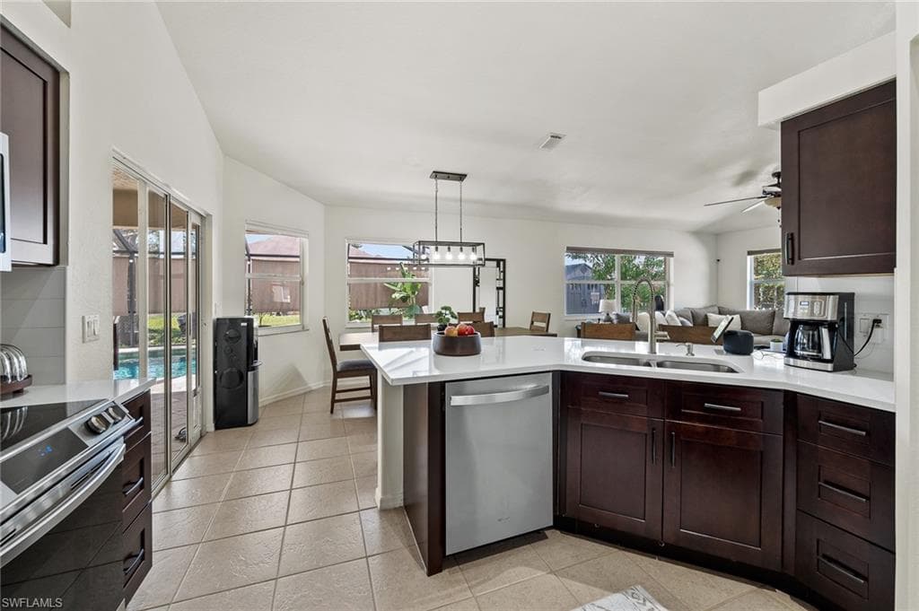 1517 Graduate CT, LEHIGH ACRES FL 33971-5