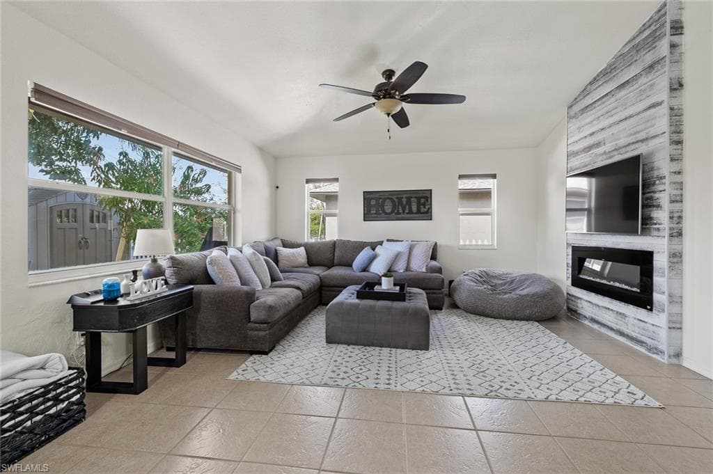 1517 Graduate CT, LEHIGH ACRES FL 33971-9