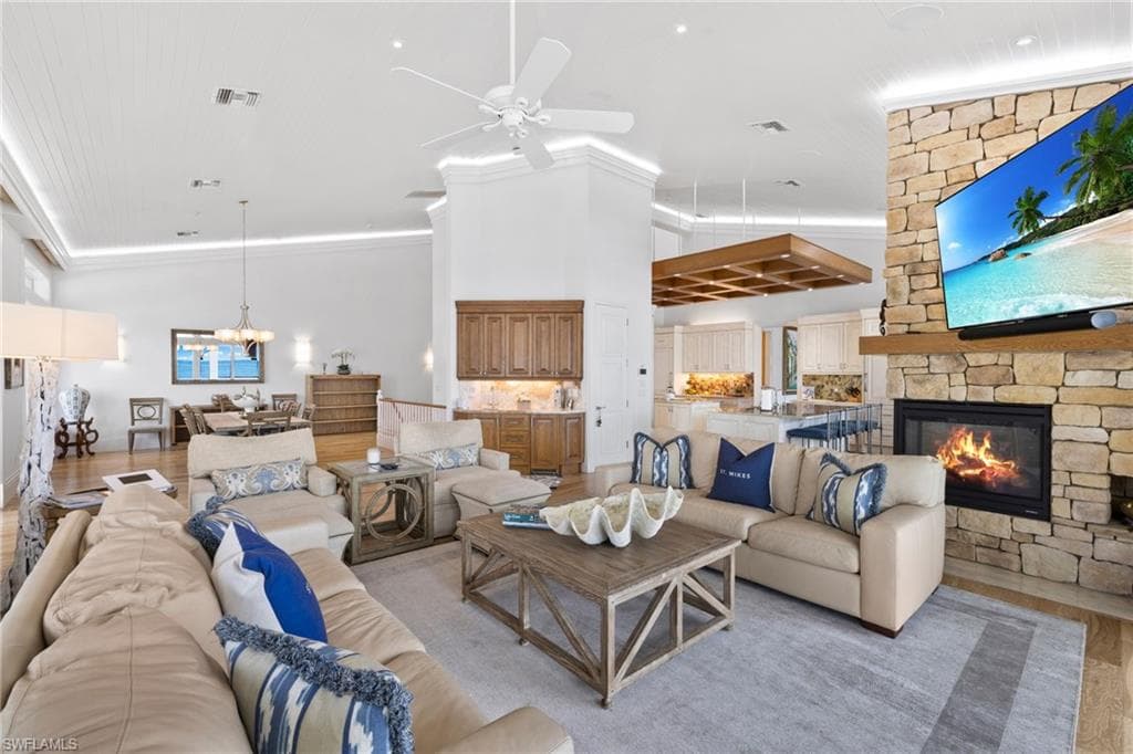40 32nd AVE S-16