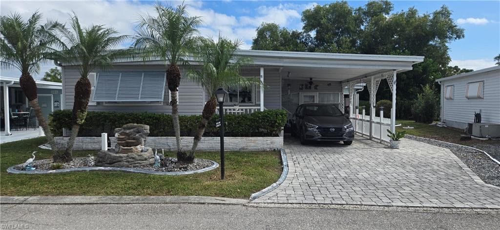 21 Nicklaus BLVD, NORTH FORT MYERS FL 33903-1