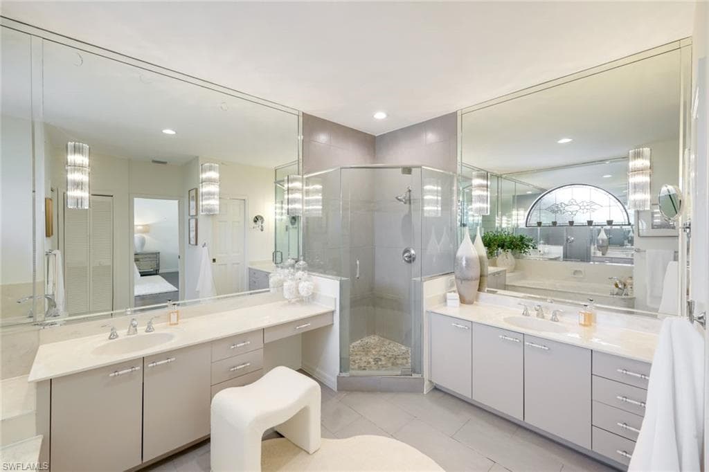 211 Via Napoli, NAPLES FL 34105-22