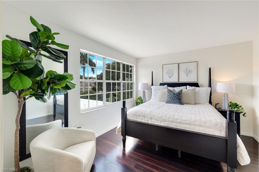 211 Via Napoli, NAPLES FL 34105-26