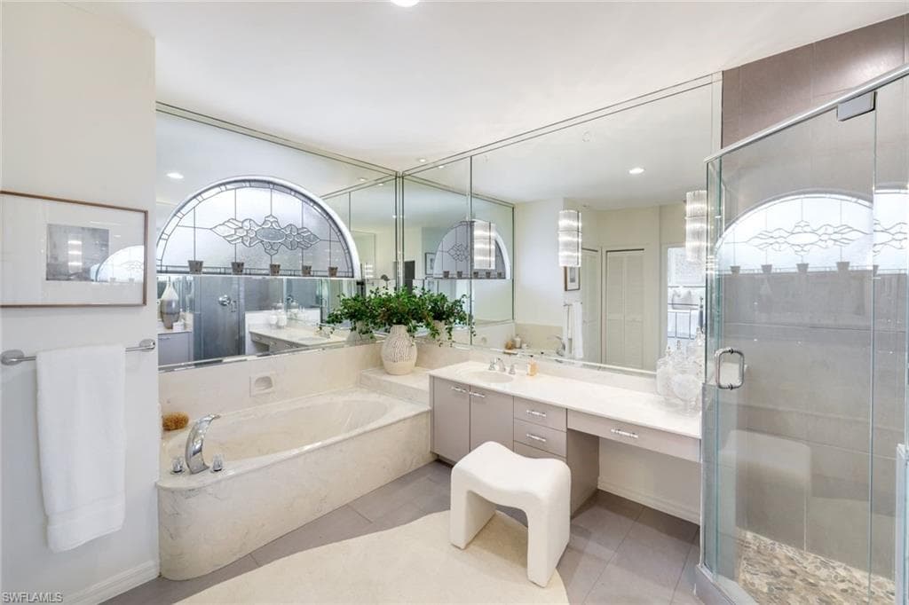 211 Via Napoli, NAPLES FL 34105-23