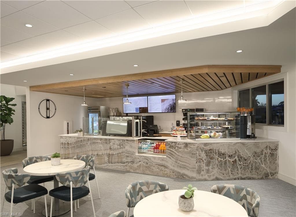 211 Via Napoli, NAPLES FL 34105-44