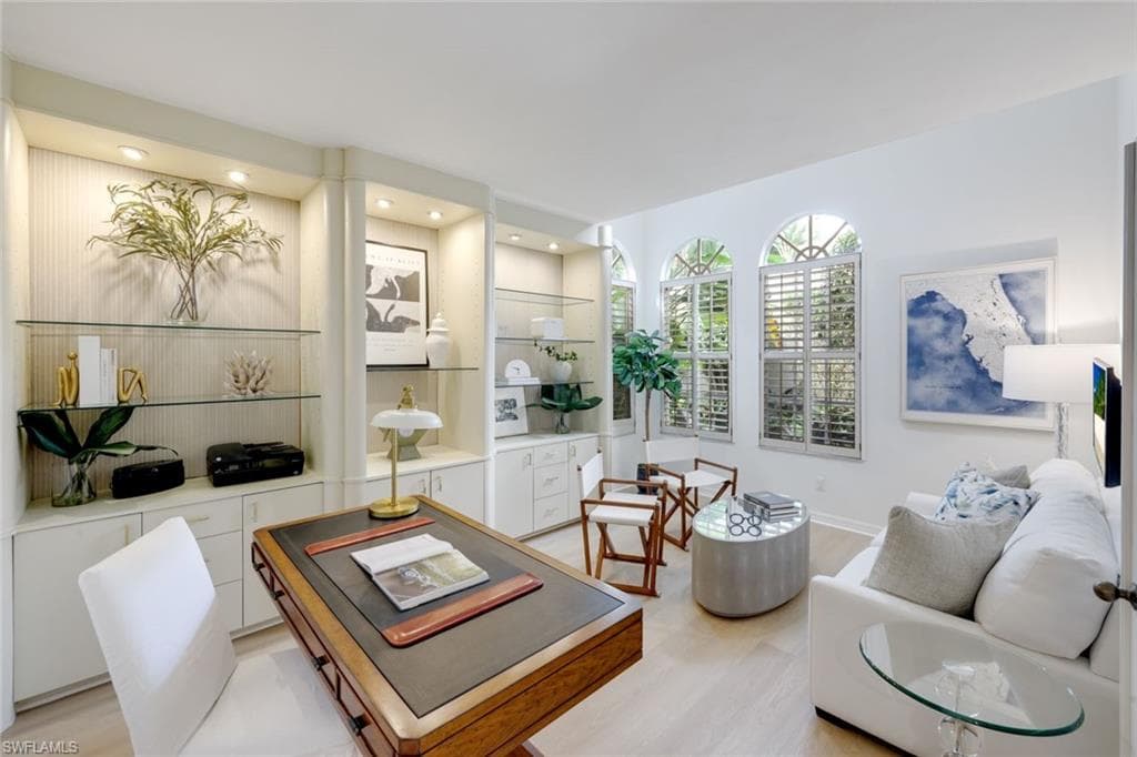 211 Via Napoli, NAPLES FL 34105-28