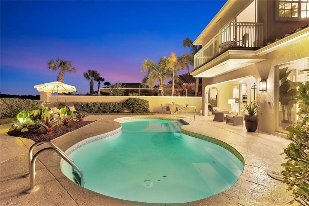 211 Via Napoli, NAPLES FL 34105-3