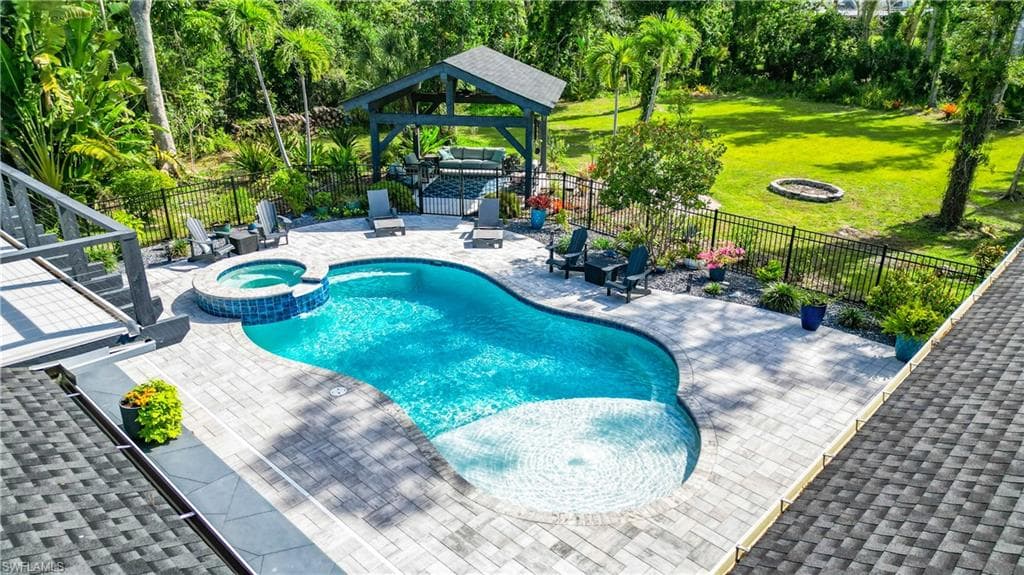 15711 Anderson LN, FORT MYERS FL 33912-37