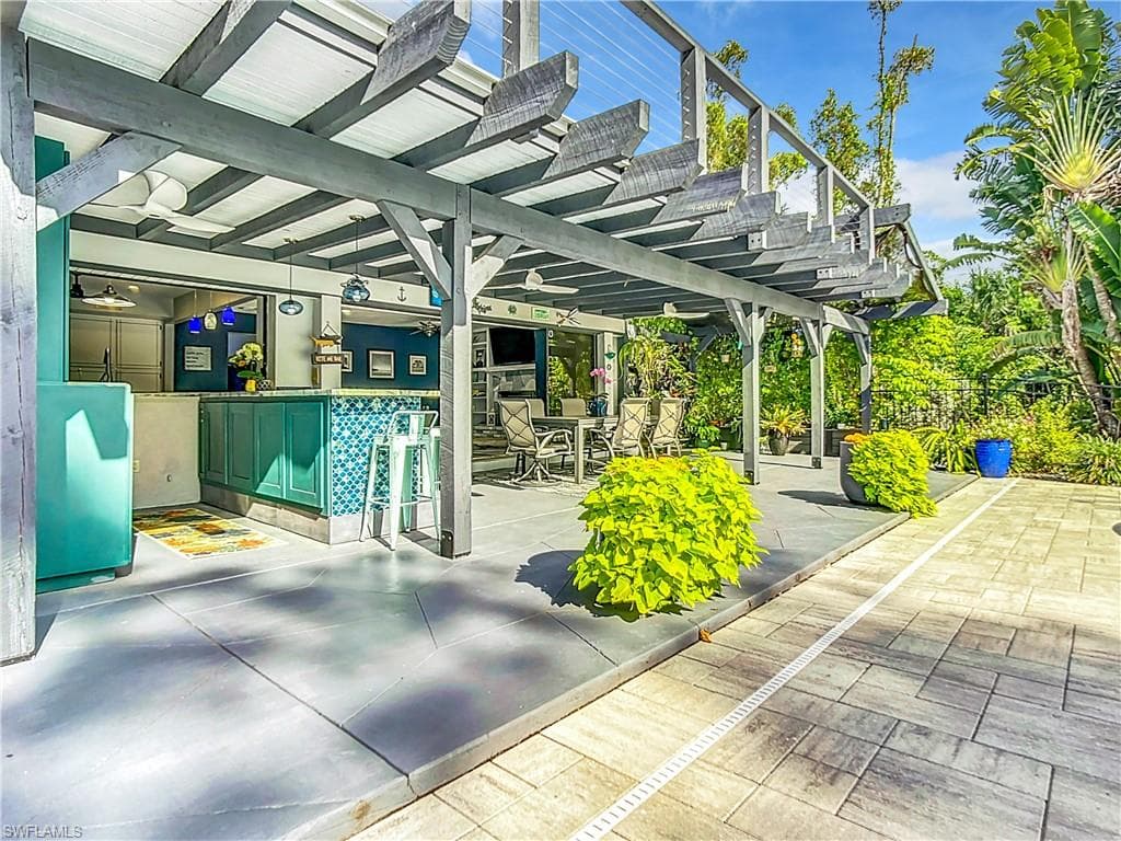 15711 Anderson LN, FORT MYERS FL 33912-32