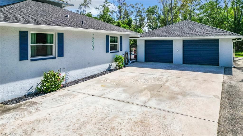 15711 Anderson LN, FORT MYERS FL 33912-38