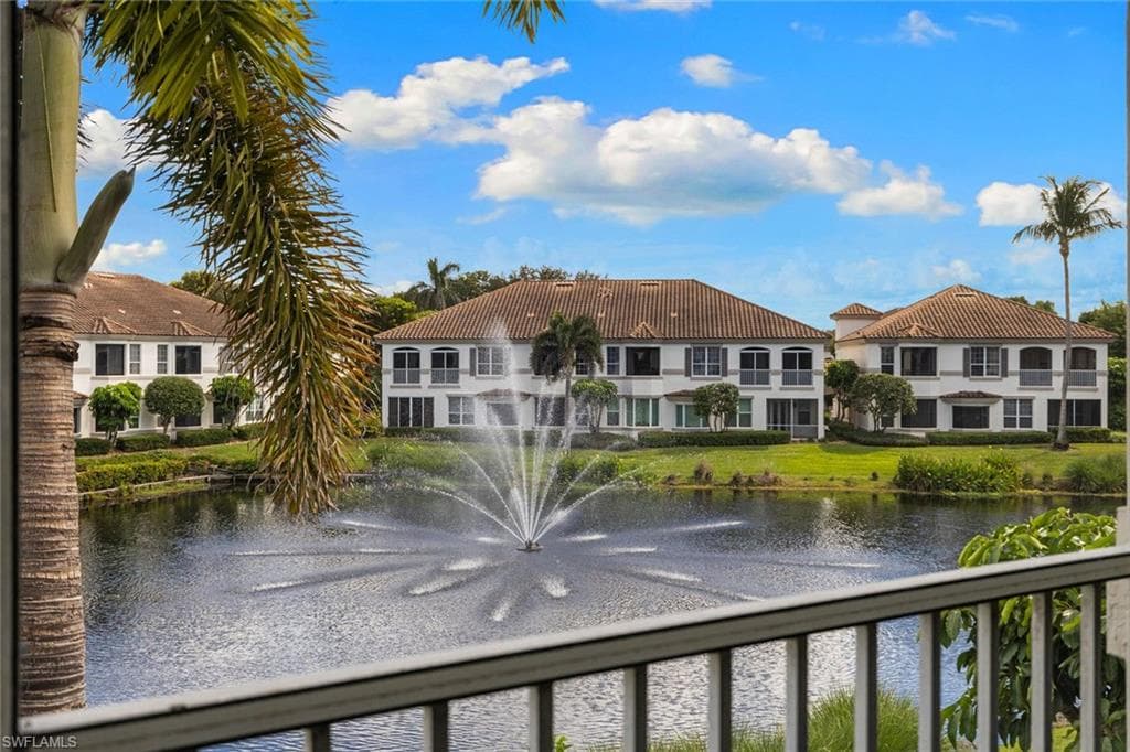 156 Colonade CIR # 1107, NAPLES FL 34103-26