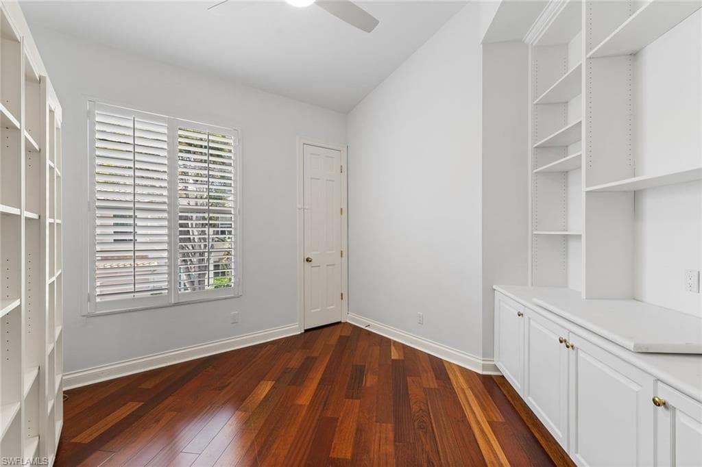156 Colonade CIR # 1107, NAPLES FL 34103-15
