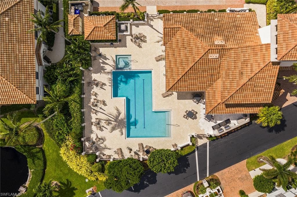 156 Colonade CIR # 1107, NAPLES FL 34103-32