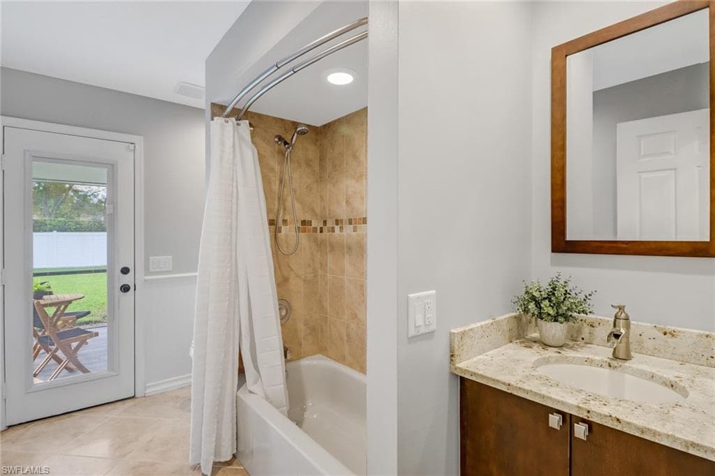 186 Wickliffe DR, NAPLES FL 34110-15